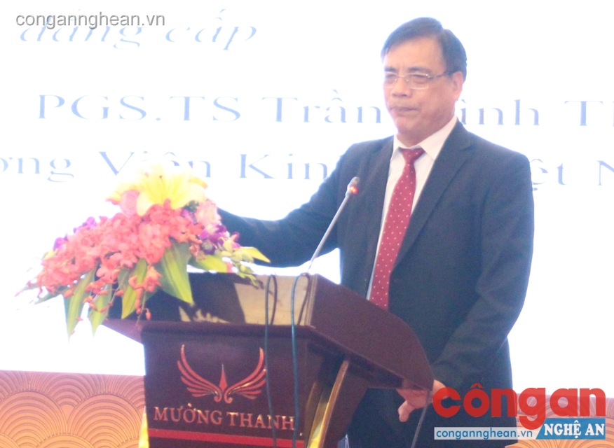 Đồng chí Trần Đình Thiên- Viện trưởng Viện Kinh tế Việt Nam phát biểu tại hội thảo