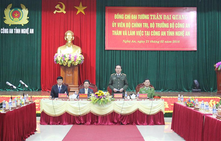 Đồng chí Đại tướng Trần Đại Quang, Uỷ viên Bộ Chính trị, Bộ trưởng Bộ Công an phát biểu chỉ đạo tại buổi làm việc với Công an Nghệ An