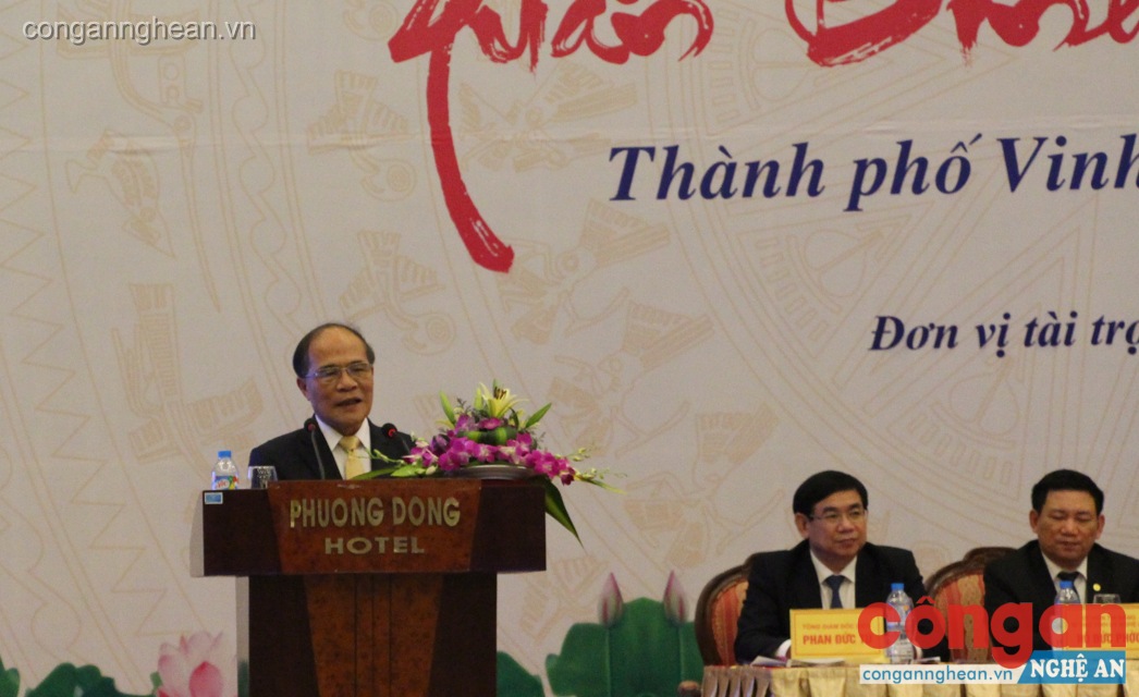 Chủ tịch Quốc hội Nguyễn Sinh Hùng phát biểu tại buổi gặp mặt