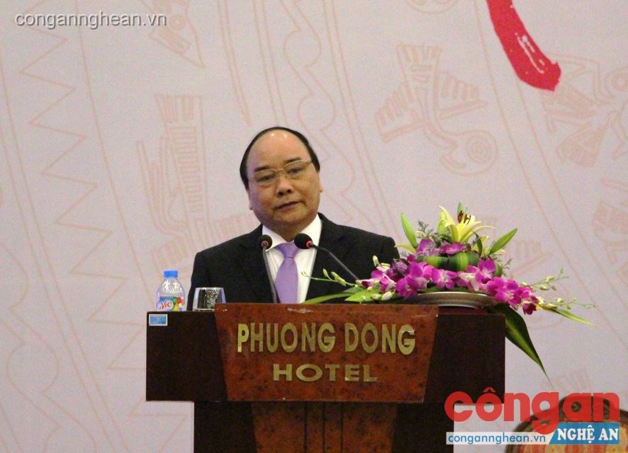 Đồng chí Nguyễn Xuan Phúc, Ủy viên Bộ Chính trị, Phó Thủ tướng Chính phủ phát biểu chỉ đạo tại hội nghị