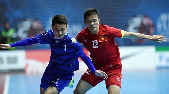 ĐT futsal Thái Lan (áo xanh) hoàn toàn vượt trội so với futsal Việt Nam. 