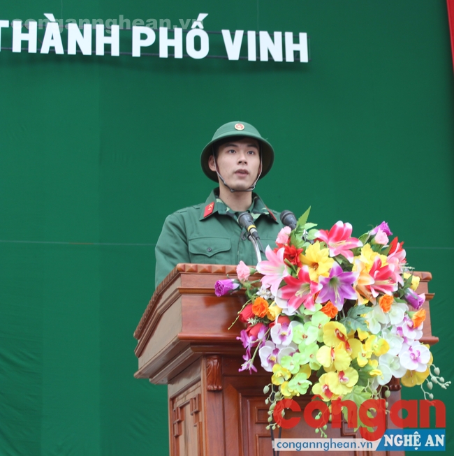 Em Chu Đình Tuấn, phường Quang Trung thay mặt 150 tân binh nguyện hứa sẽ phấn đấu hoàn thành tốt nhiệm vụ