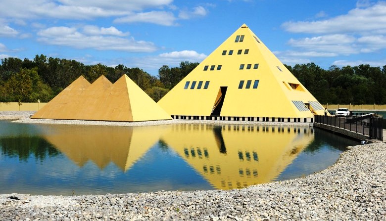 Gold Pyramid House – Wadsworth, IL, USA