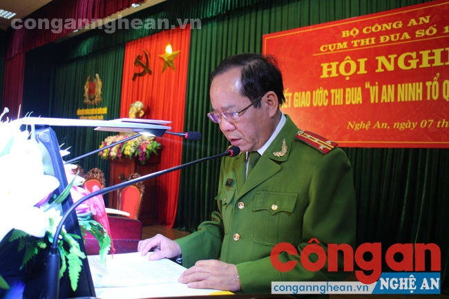 Đại tá Hồ Sỹ Tuấn - Giám đốc Cảnh sát phòng cháy và chữa cháy tỉnh Nghệ An phát biểu khai mạc hội nghị