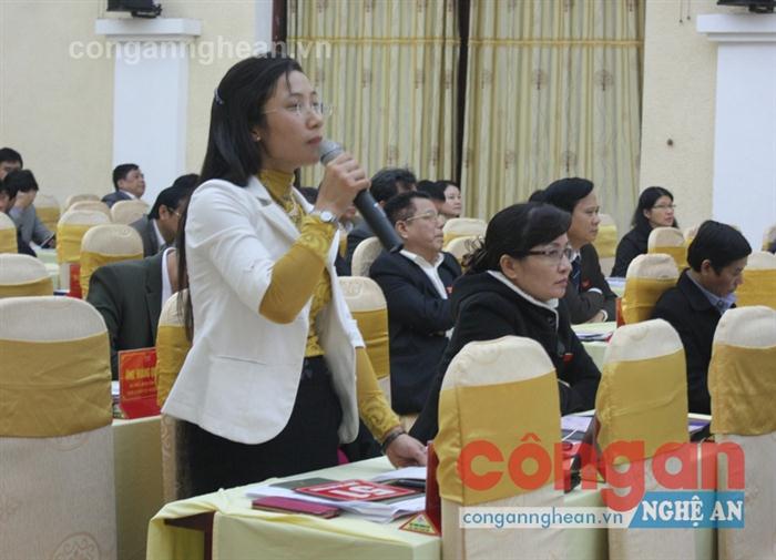 Đại biểu HĐND tỉnh khoá XVI Đinh Thị An Phong  luôn làm “nóng” nghị trường trong mỗi phiên chất vấn