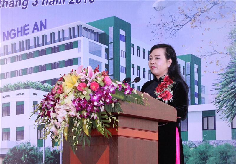Đồng chí Nguyễn Thị Kim Tiến, Bộ trưởng Bộ Y tế phát biểu tại buổi lễ