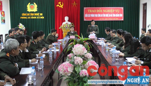 Đồng chí Đại tá Lê Khắc Thuyết, Phó Giám đốc Công an tỉnh phát biểu chỉ đạo Hội nghị