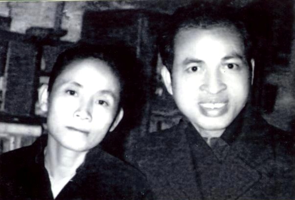 Vợ chồng nhà thơ Hoàng Trung Thông năm 1970 - Ảnh tư liệu