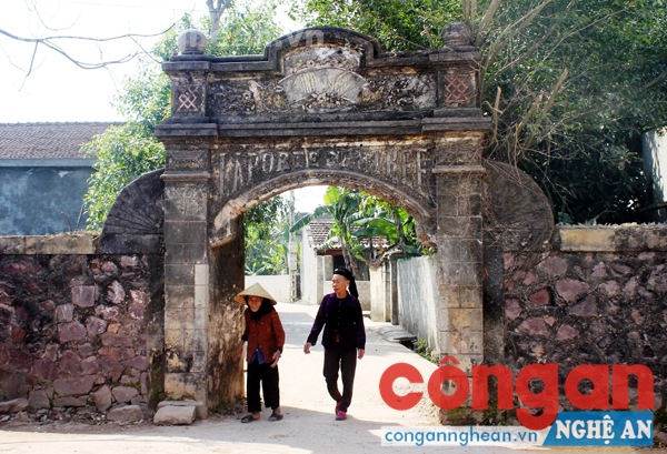  Cổng làng Vĩnh Yên (xã Diễn Lộc) là chiếc cổng làng cổ hiếm hoi còn sót lại ở huyện Diễn Châu