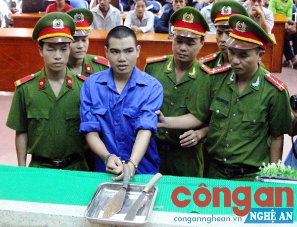 Lực lượng Công an bảo vệ phiên tòa xét xử Vi Văn Hai tại Tương Dương (Nghệ An)