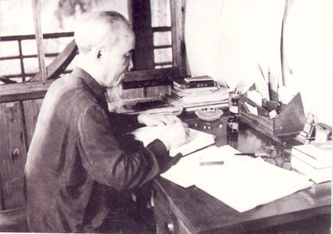 Hồ Chí Minh - nhà báo, nhà thơ vĩ đại của dân tộc