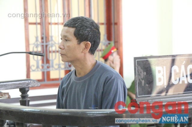 Bị cáo Nguyễn Hữu Khính tại tòa