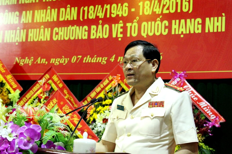 Đại tá Nguyễn Hữu Cầu, Ủy viên BTV Tỉnh ủy, Giám đốc Công an tỉnh phát biểu bế mạc Lễ kỷ niệm.
