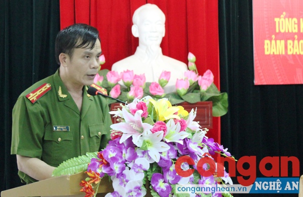 Đồng chí Đại tá Trần Ngọc Tú, Trưởng Công an thành phố Vinh báo cáo tổng kết đợt cao điểm