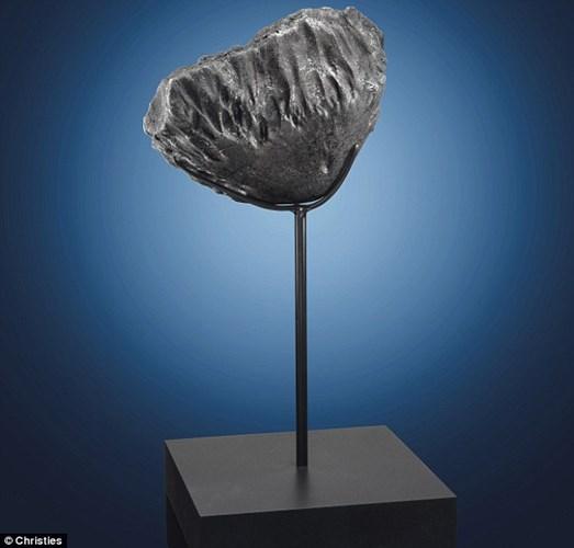 Một mảnh thiên thạch tìm thấy sau vụ nổ thiên thạch kinh hoàng ở Chelyabinsk vào năm 2013.