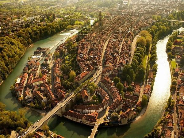 Thành phố Bern hay Berne (tiếng Pháp) là thủ đô của Thụy Sĩ, được người dân xem như thành phố liên bang. Với dân số 140.924 người, Bern là thành phố đông dân thứ 4 của đất nước này.
