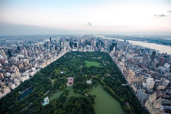 New York (Mỹ) là quê hương của những địa điểm mang tính biểu tượng nhất thế giới như Công viên trung tâm và quảng trường Thời đại.
