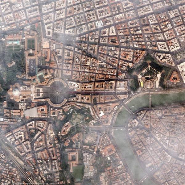 Thành quốc Vatican nằm trong lòng thành phố Rome, Italy, là trung tâm giáo quyền của Giáo hội Công giáo La Mã. Đây là nơi ở của Giáo hoàng và cũng là nơi lưu trữ những tác phẩm nghệ thuật, kiến trúc độc đáo.
