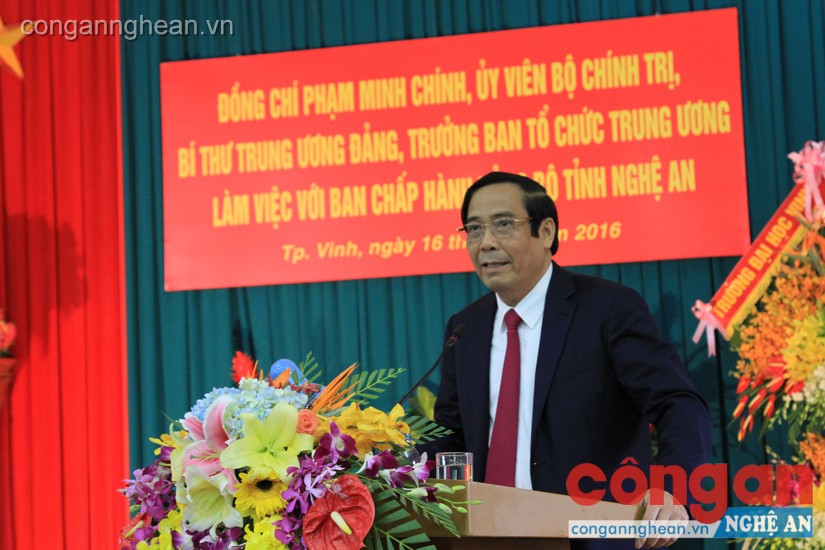 Đồng chí Nguyễn Thanh Bình - Ủy viên TW Đảng, Phó Trưởng ban Thường trực Ban Tổ chức TW công bố các quyết định của Bộ Chính trị về phân công, điều động cán bộ