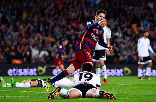Messi rút ngắn 1-2, bàn thắng thứ 500 của anh trong sự nghiệp