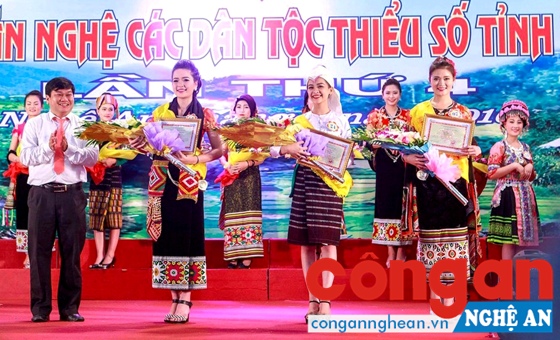 Trao giải phần thi Nét đẹp các DTTS trong Hội diễn