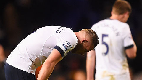 Với cú ngã của Tottenham, Leicester coi như đã chạm một tay vào chức vô địch