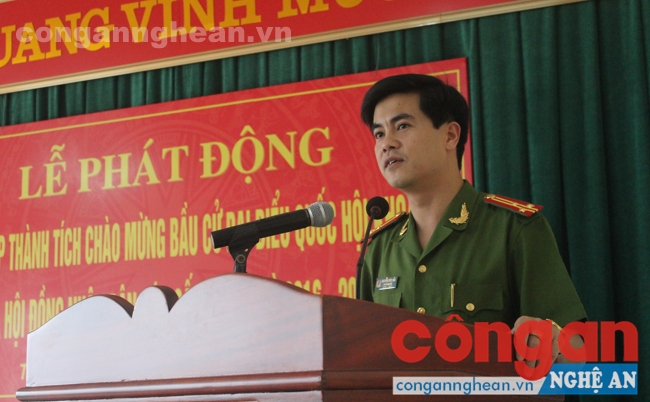 Đồng chí thượng tá Nguyễn Đức Hải, Phó giám đốc Công an tỉnh phát biểu tại lễ phát động