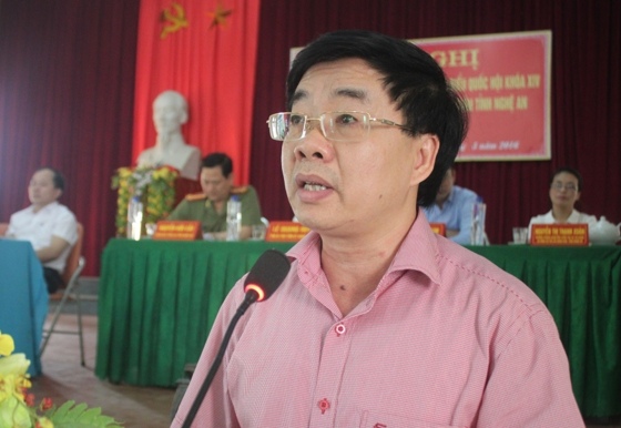  Ông Nguyễn Văn Thông - Ủy viên BTV Tỉnh ủy, Trưởng ban Nội chính Tỉnh ủy trình bày chương trình hành động của mình trước cử tri.