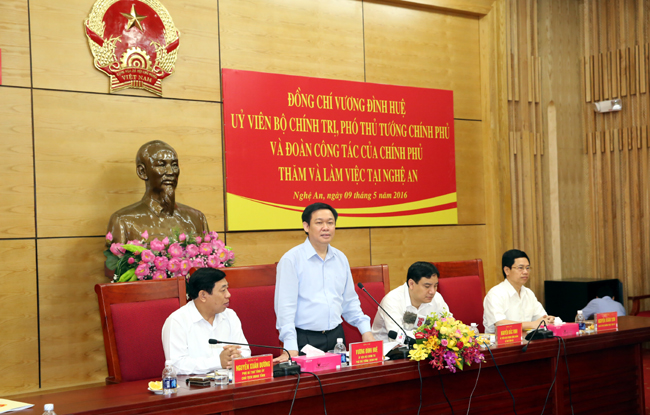 Phó Thủ tướng Vương Đình Huệ phát biểu tại buổi làm việc với lãnh đạo Tỉnh ủy và UBND tỉnh Nghệ An. Ảnh: VGP/Thành Chung.