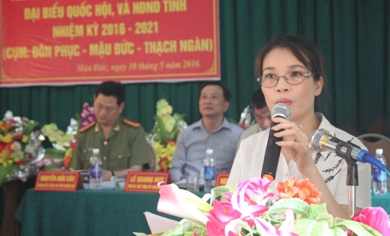 Bà Nguyễn Thị Thanh Xuân - Thẩm phán trung cấp, Tòa án nhân dân tỉnh Nghệ An, ứng cử viên Đại biểu HĐND tỉnh trình bày chương trình hành động