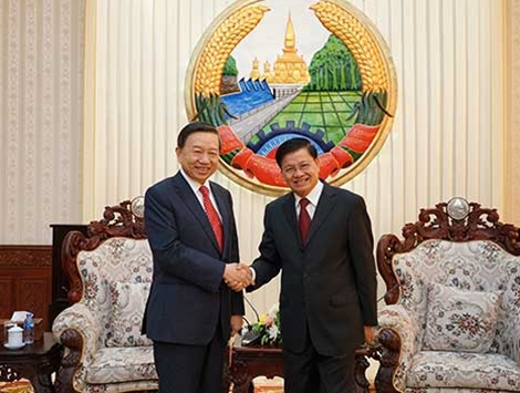 Bộ trưởng Tô Lâm và đồng chí Thoong-lun Si-su-lít - Thủ tướng Chính phủ nước Cộng hòa dân chủ nhân dân Lào.