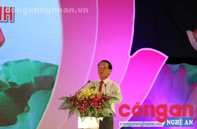 Đồng chí Lê Minh Thông, Phó chủ tịch UBND tỉnh đọc diễn văn khai mạc