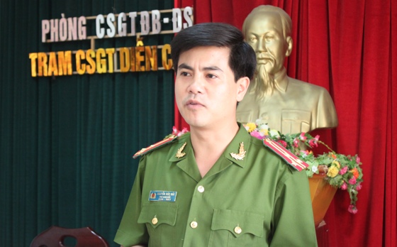 Đồng chí Thượng tá Nguyễn Đức Hải, Phó Giám đốc Công an tỉnh Nghệ An biểu dương thành tích Trạm CSGT Diễn Châu