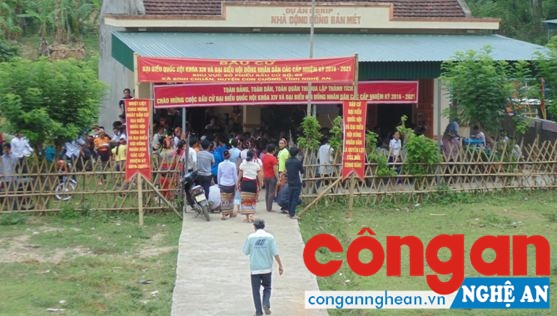 Điểm bầu cử số 4 bản Mét xã Bình Chuẩn, huyện Con Cuông