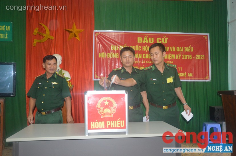 CBCS Đồn BP Tri Lễ- Quế Phong tham gia bầu cử tại đơn vị