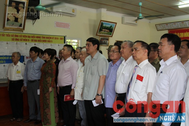 Cử tri tổ bầu cử số 4, phường Trường Thi (Tp Vinh) làm lễ khai mạc