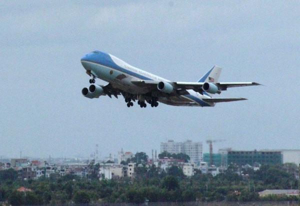 Chiếc Air Force One vừa cất cánh chở Tổng thống Obama rời TPHCM, kết thúc chuyến thăm Việt Nam.