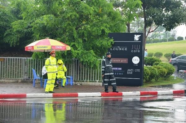 Cảnh sát cơ động đặc nhiệm, Công an Hà Nội trực chiến 100% để bảo đảm an ninh khi Tổng thống Hoa Kỳ Barack Obama tới Hà Nội.