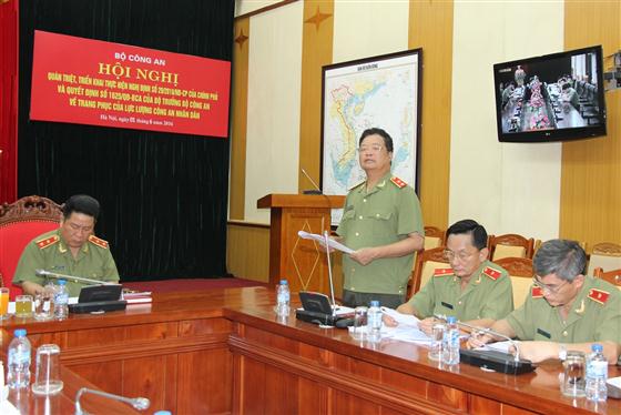  Trung tướng Nguyễn Thế Quyết, Phó Tổng cục trưởng Tổng cục Hậu cần - Kỹ thuật phát biểu tại Hội nghị.