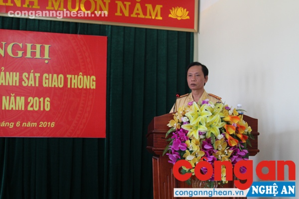 Đồng chí Thượng tá Nguyễn Duy Đông, Phó trưởng Phòng cảnh sát giao thông đường bộ - đường sắt Công an tỉnh khai mạc hội nghị