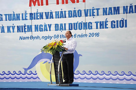 Thủ tướng Nguyễn Xuân Phúc phát biểu tại lễ mít tinh.