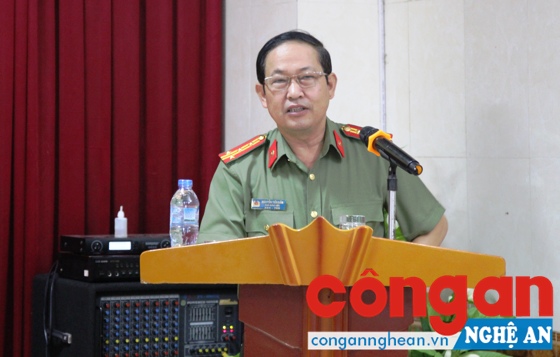 Đồng chí Đại tá Nguyễn Tiến Dần, Phó Giám đốc Công an tỉnh phát biểu tại buổi lễ.