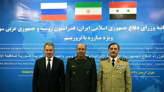 Từ trái qua phải: các bộ trưởng quốc phòng Nga, Iran và Syria