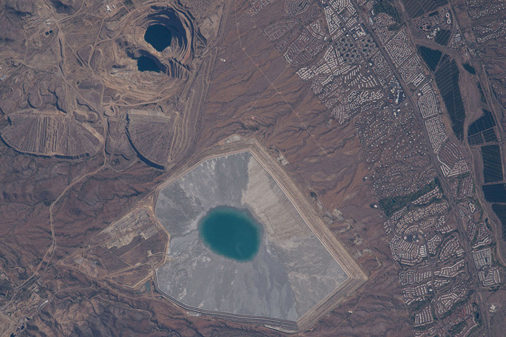 Hoạt động khai thác mỏ gần Green Valley, Arizona.