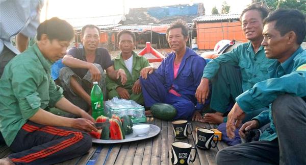 Các ngư dân tham gia cứu sống Thiếu tá Nguyễn Hữu Cường