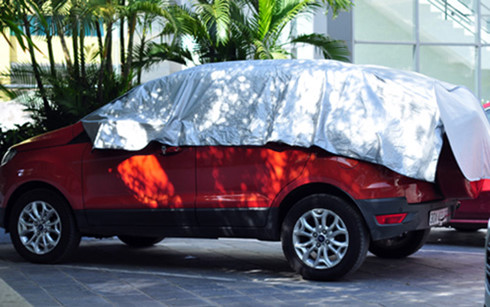 Bạt phủ ô tô là một phụ kiện che nắng mưa rất tốt khi cần đỗ xe lâu.