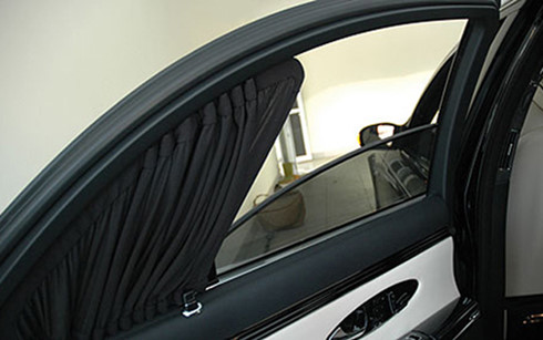 Sử dụng mành rèm trên ô tô để chống nóng