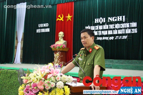 Đại tá Nguyễn Mạnh Hùng – Phó Giám đốc Công an tỉnh chỉ ra những vấn quan trọng mà UBND huyện Tương Dương cần làm được