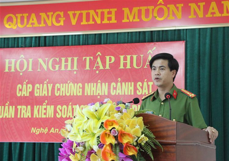 Đồng chí Thượng tá Nguyễn Đức Hải, Phó giám đốc Công an tỉnh phát biểu tại hội nghị