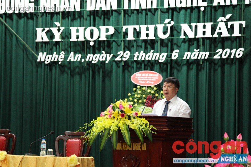 Đồng chí Nguyễn Ngọc Nguyên- Phó Chủ tịch Ủy ban MTTQ tỉnh tổng hợp ý kiến, kiến nghị cử tri